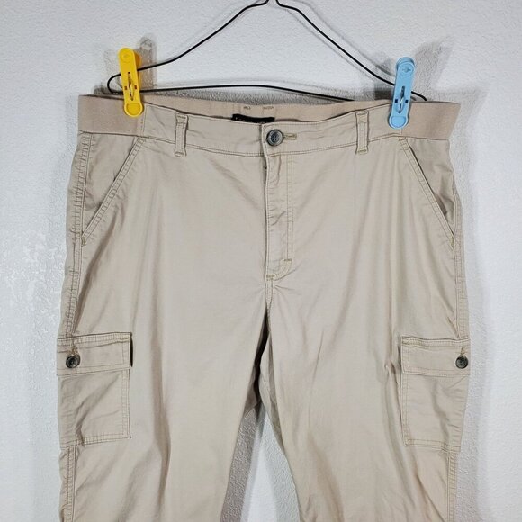 Lee Relaxed Fit Shorts Womans 18 Medium Beige Cargo Shorts Mid Rise - Picture 3 of 7